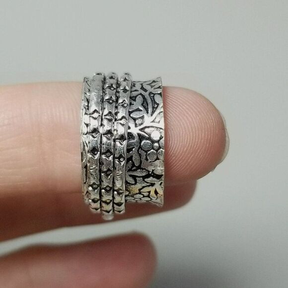 Vintage Wide Spinner Ring, Silver Tone Embossed Band, Size 6, Stacking Estate - Picture 3 of 9